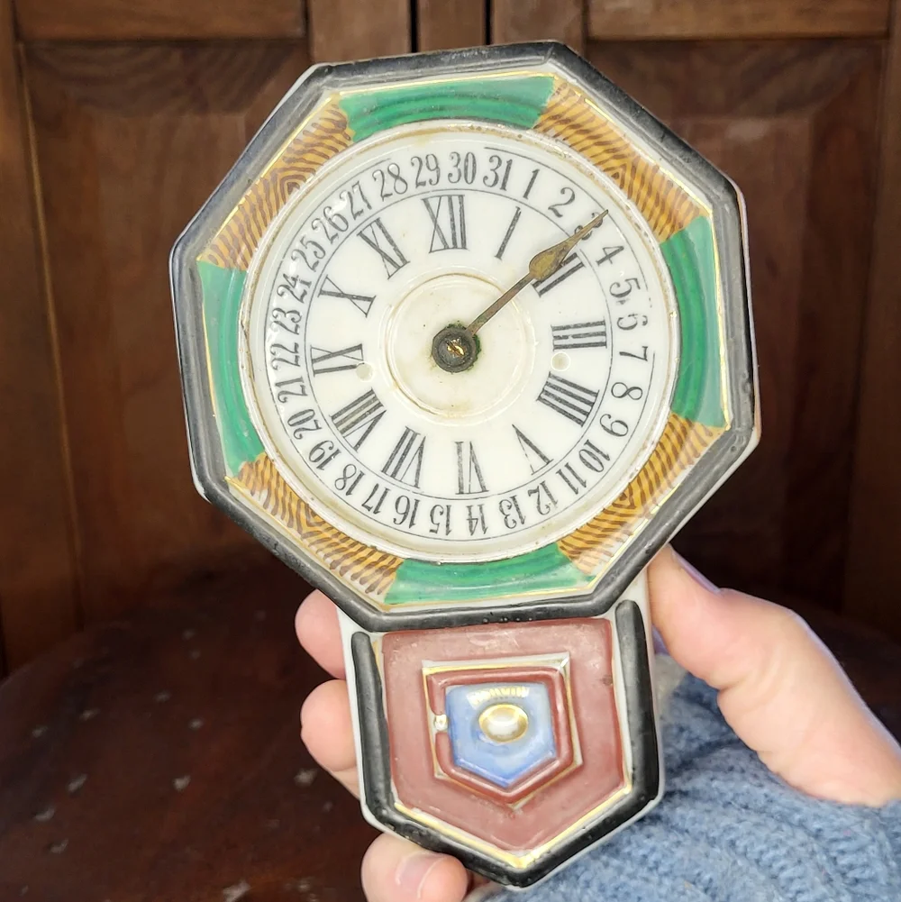 Clock Calender Wall Vase